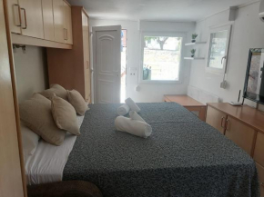 Habitación amoblada, baño privado